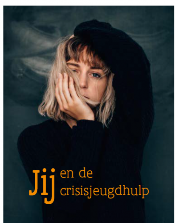 Titel van de brochure met een foto van een jongere